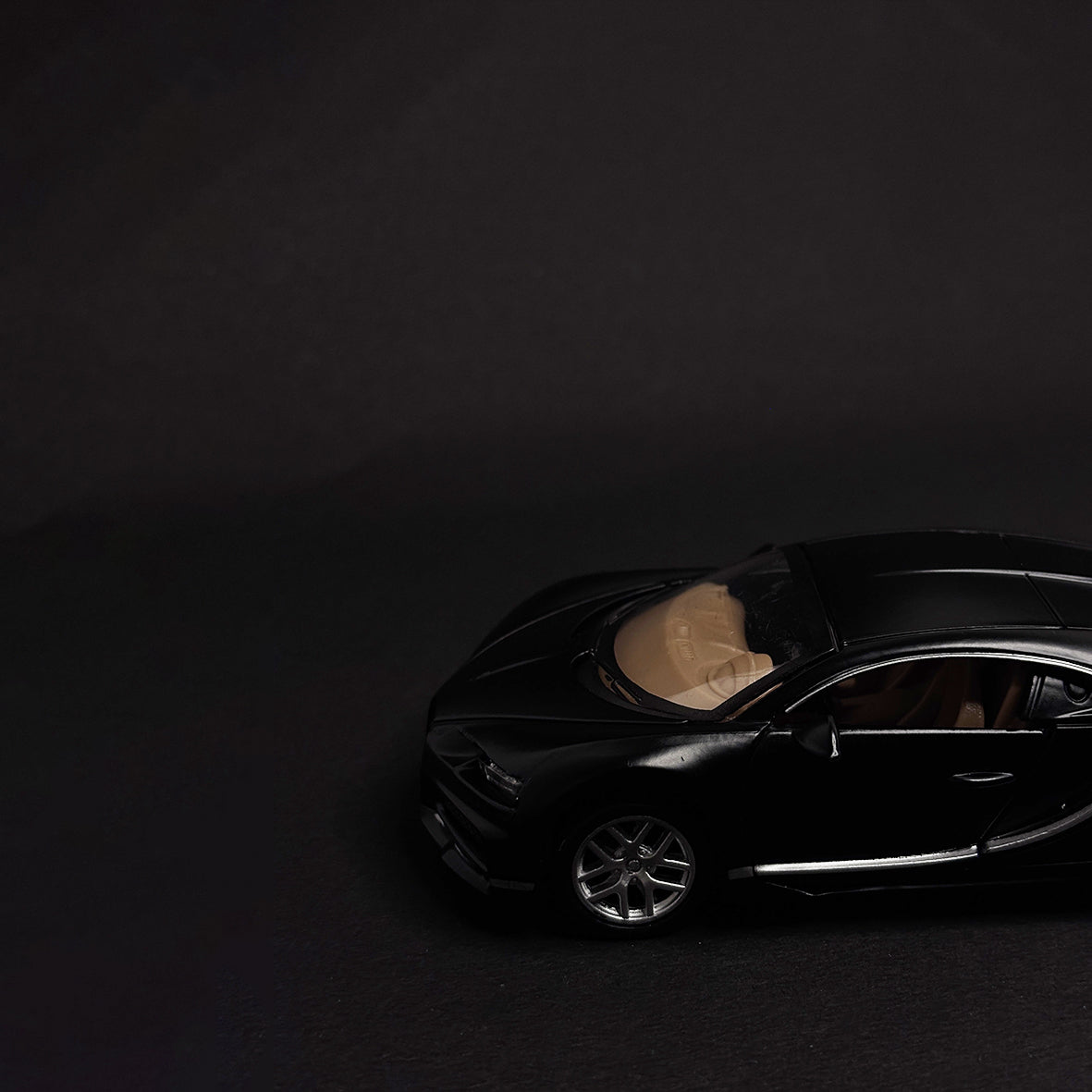 Bugatti Chiron Black Metal Body