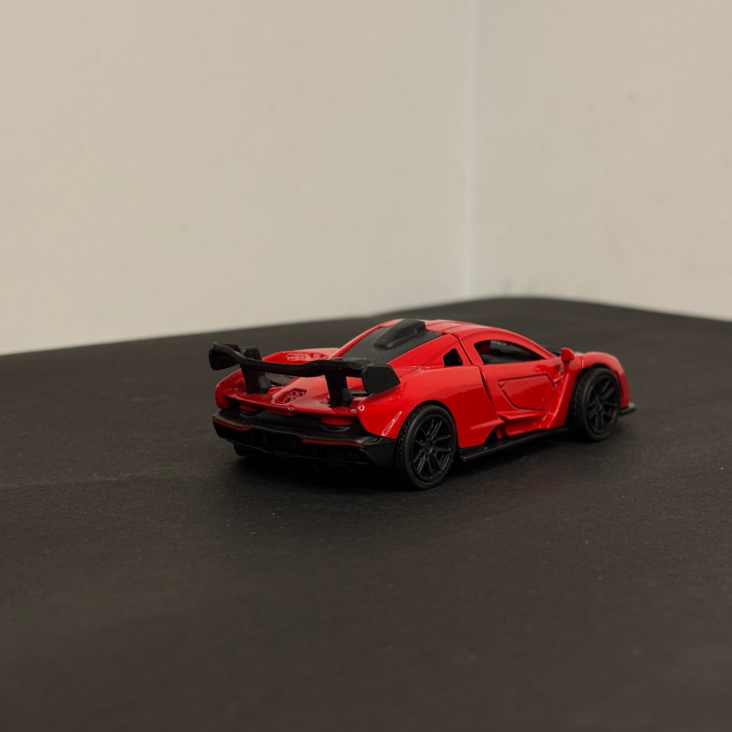Mclaren senna Die Cast Metal Body 1:43