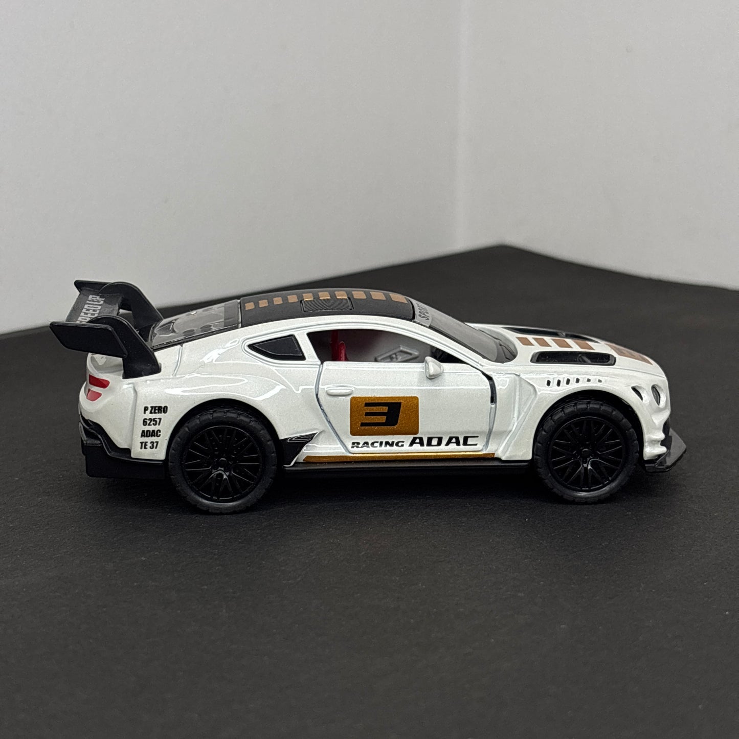 Bentley Continental GT3 White & Gold 1:36 (Light & Sound Available)