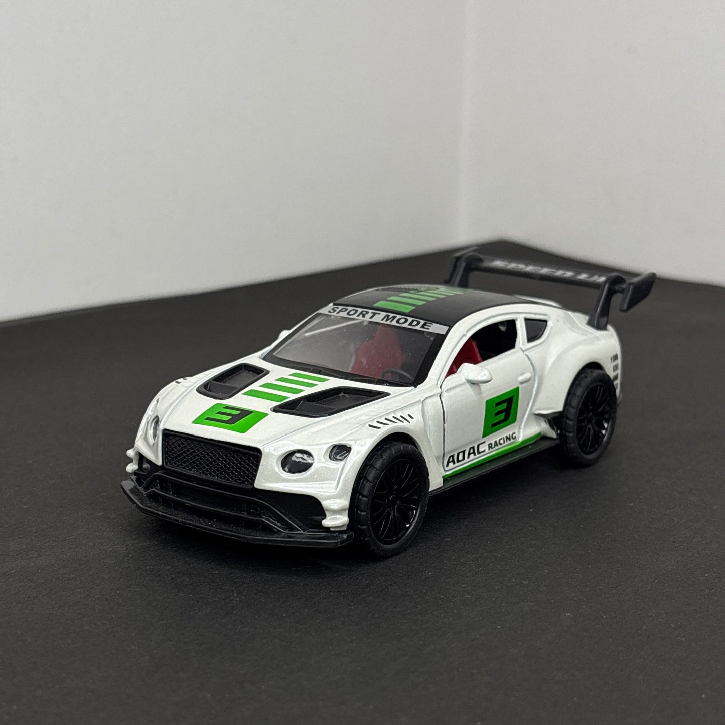 Bentley Continental GT3 White & Green 1:36 (Light & Sound Available)