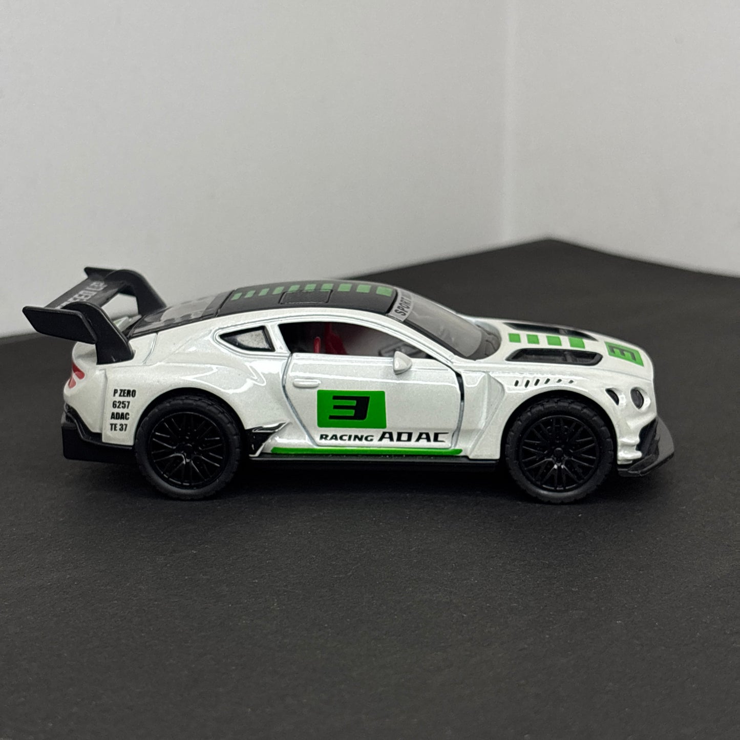 Bentley Continental GT3 White & Green 1:36 (Light & Sound Available)