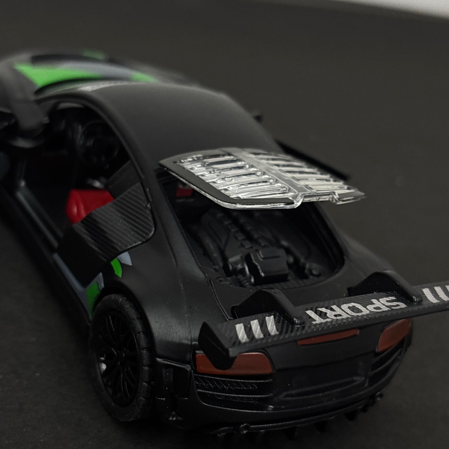 Audi R8 Sport Metal Car 1:36
