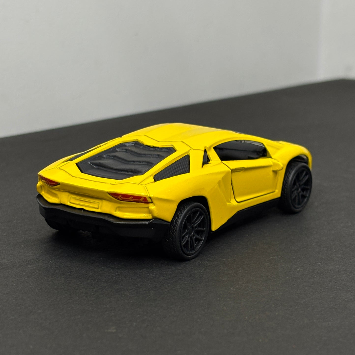 Lamborghini Die Cast yellow Metal Body 1:43
