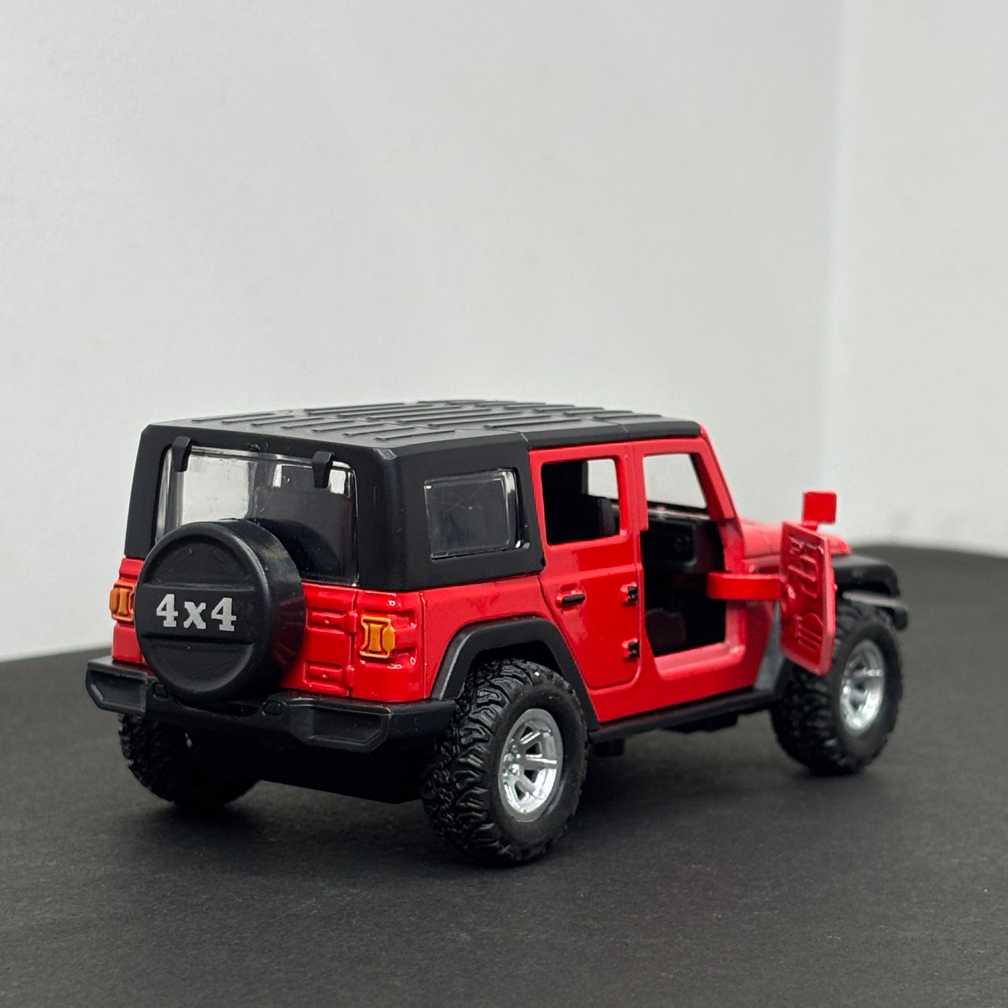 Jeep Die Cast Red Metal Body 1:36
