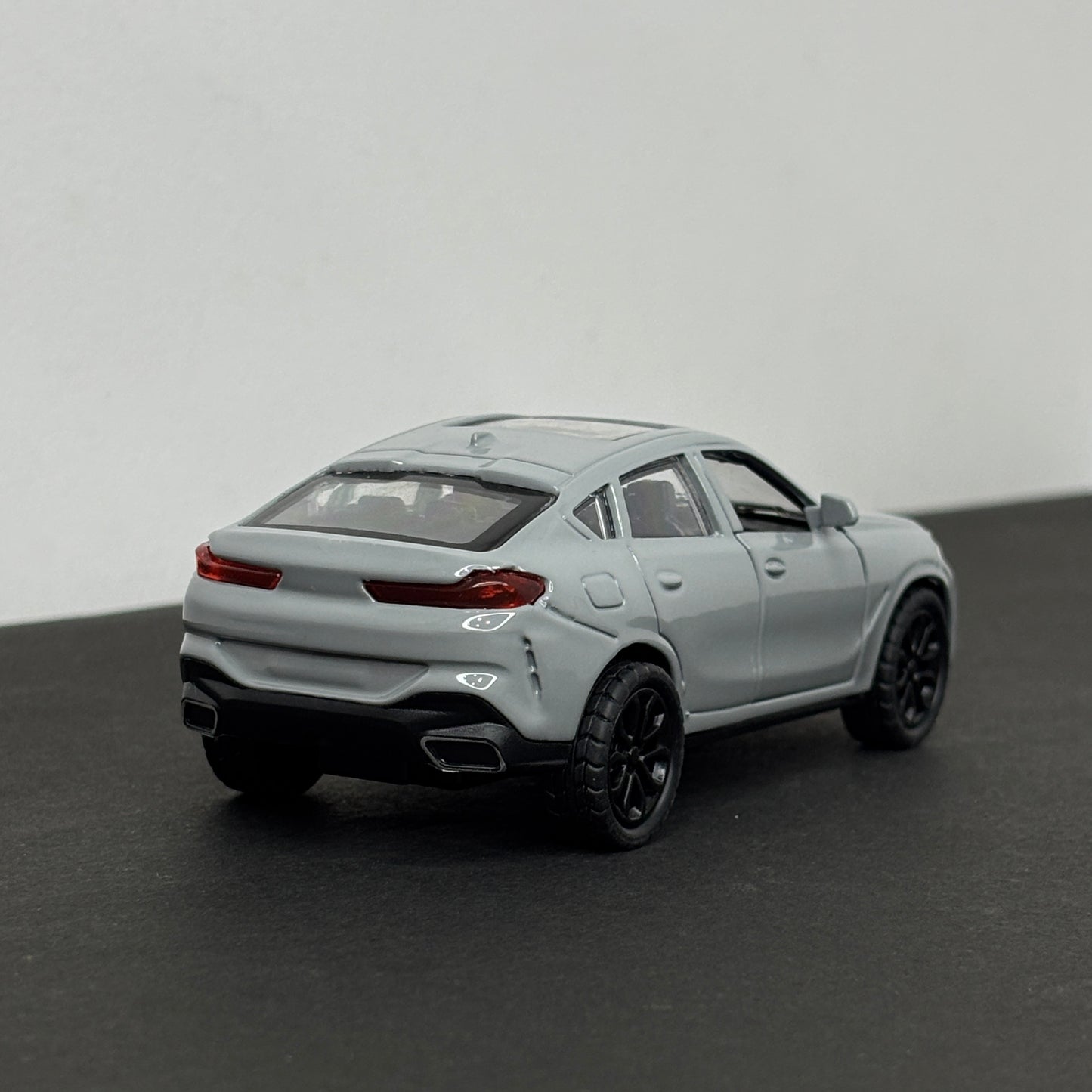 BMW X6 Grey Die Cast Metal Body 1:43