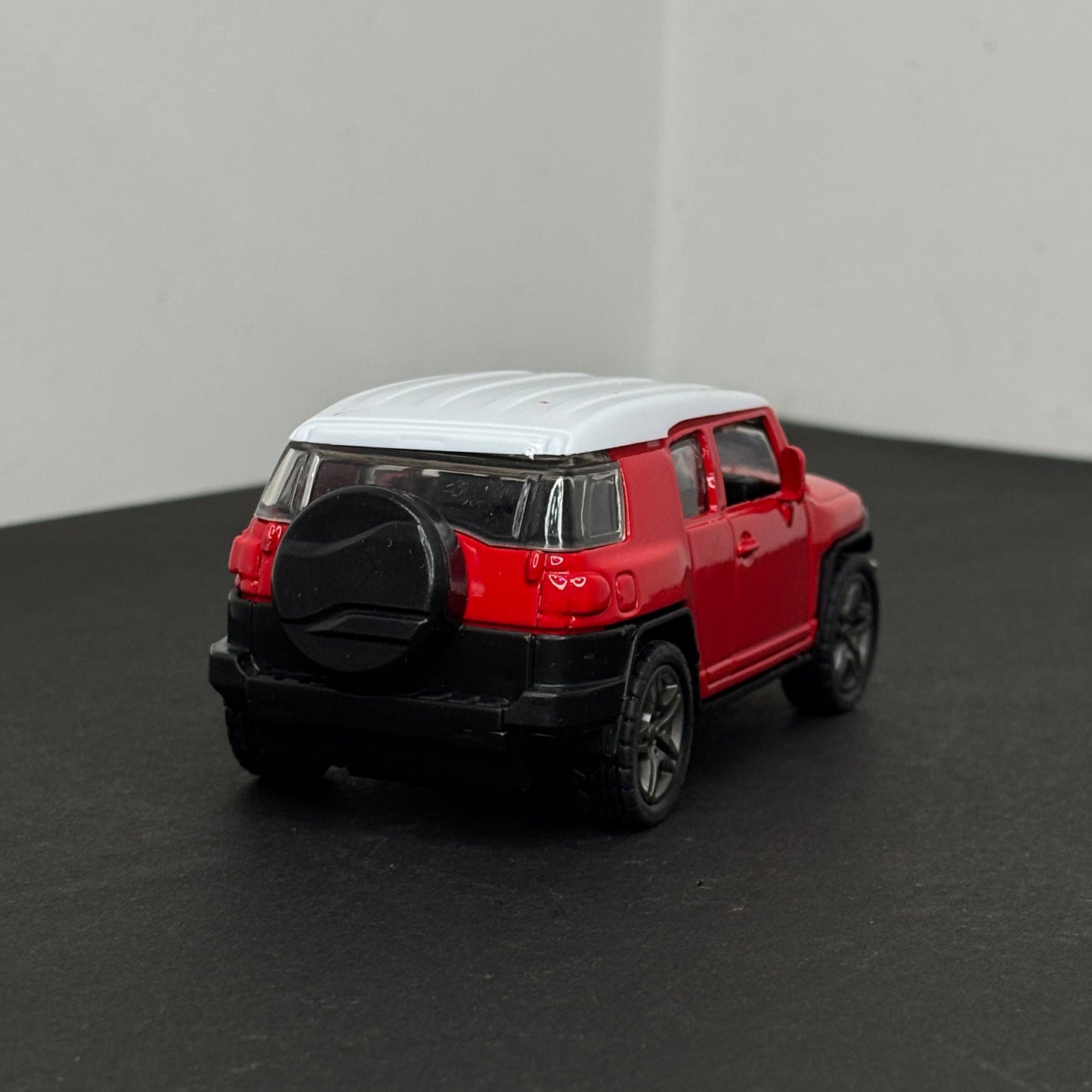 FJ Cruiser Red & White Die Cast Metal Body