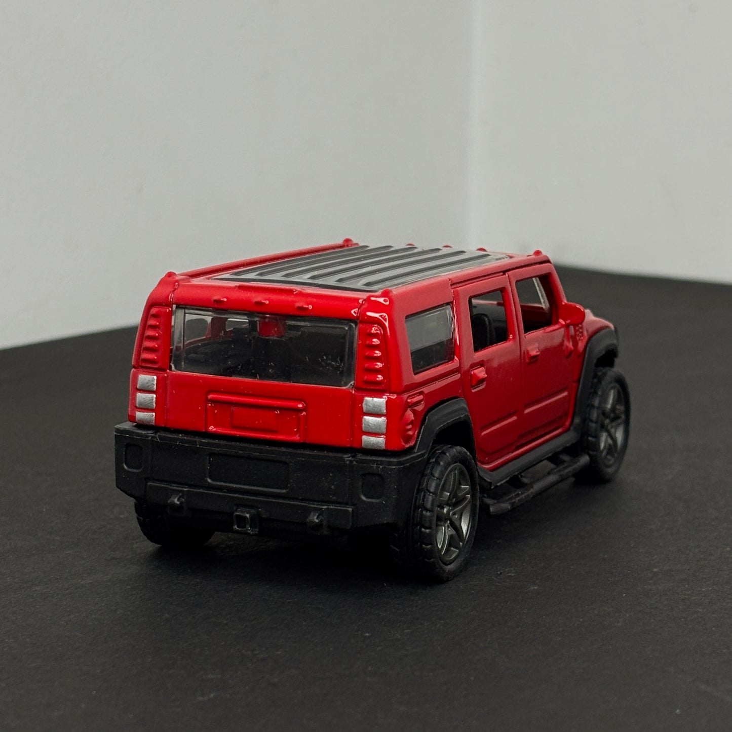 Hummer Red Die Cast Metal Body 1:43