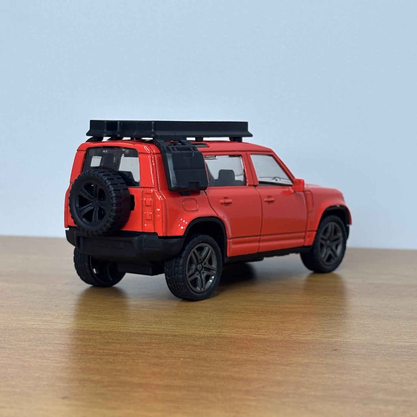 Defender Die Cast Metal Body 1:32