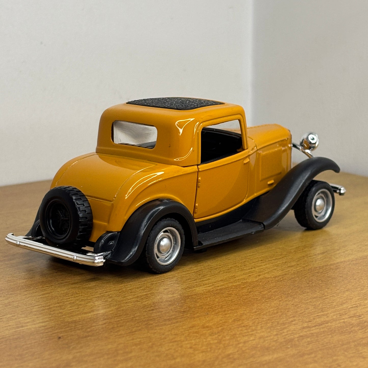 Vintage Classic Die Cast Model Orange 1:36