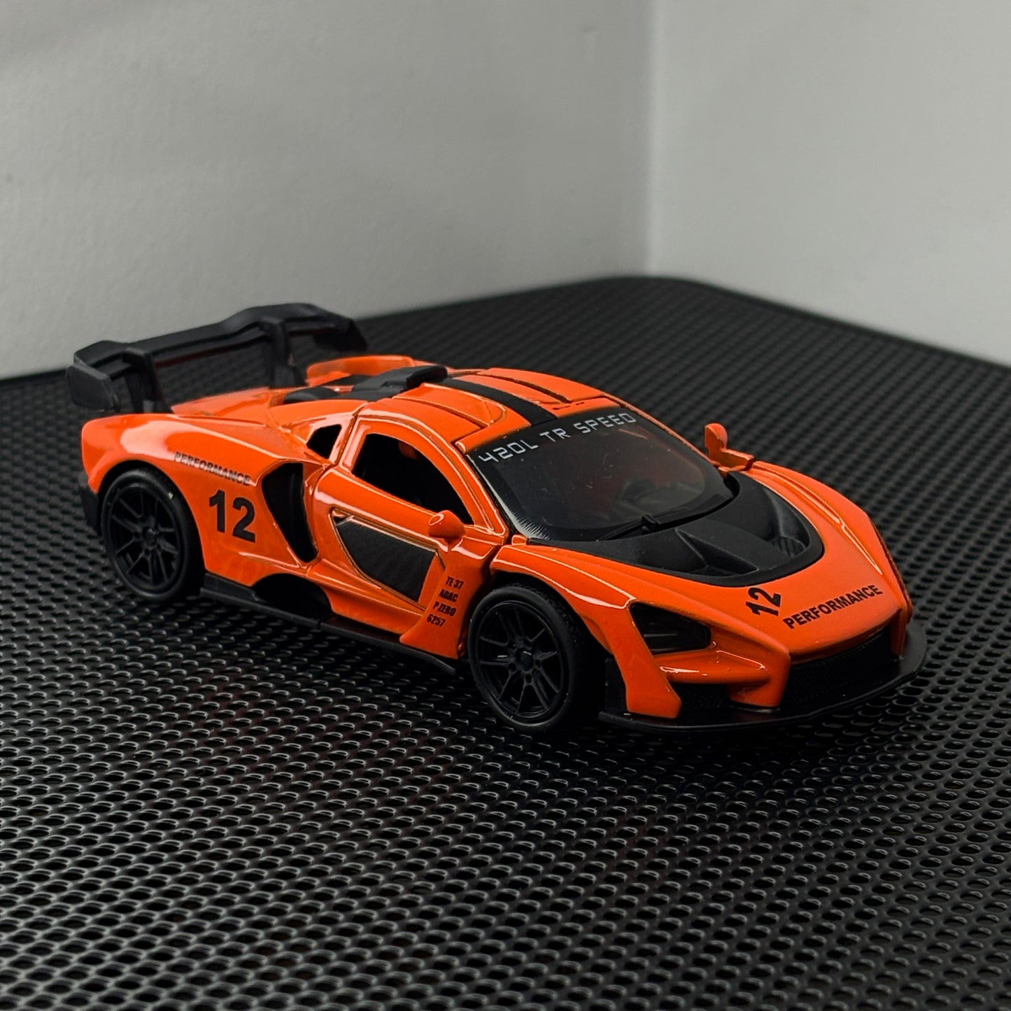 Mclaren Senna Graphic Die Cast Metal Body 1:43