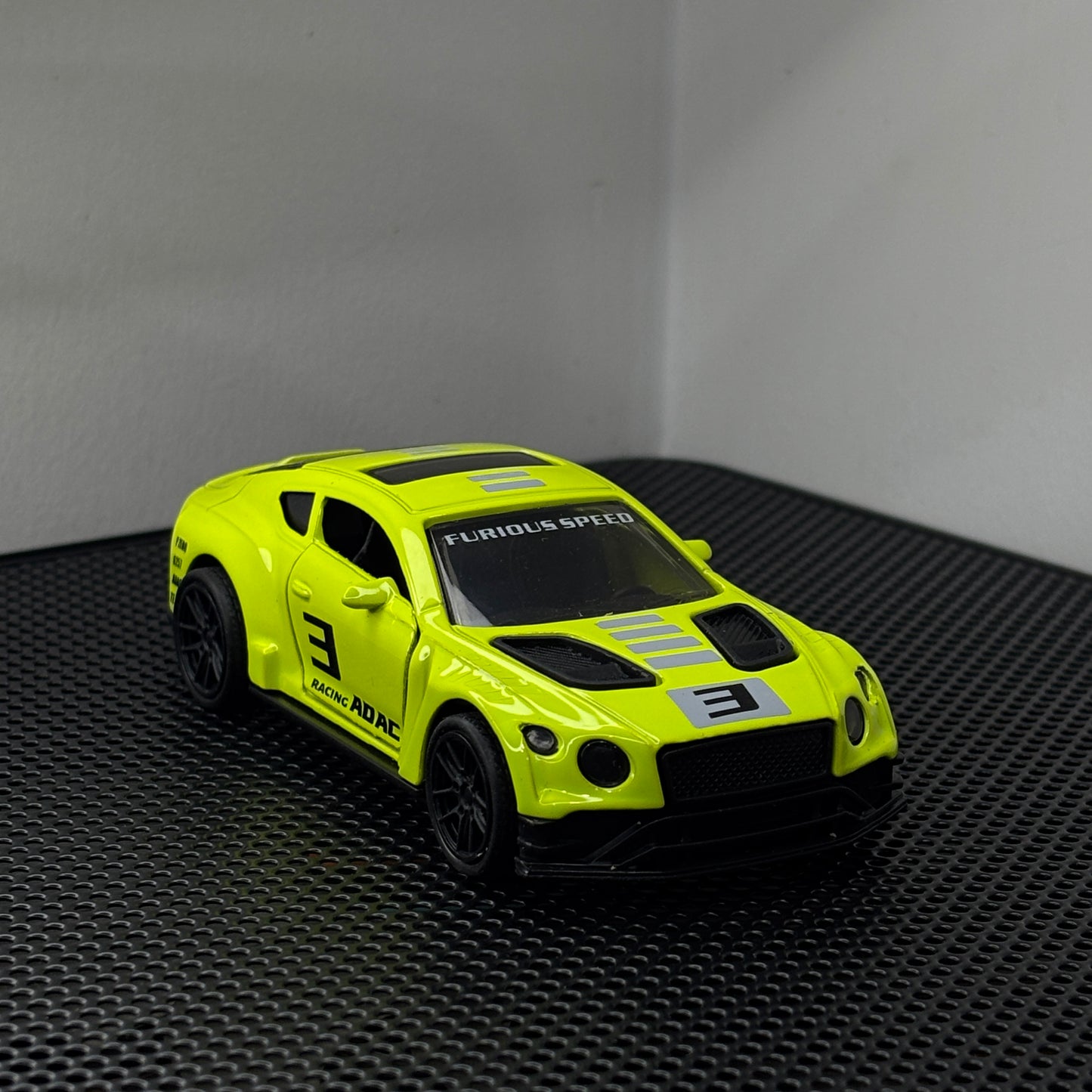 Bentley Green Graphic Die Cast Metal Body 1:43