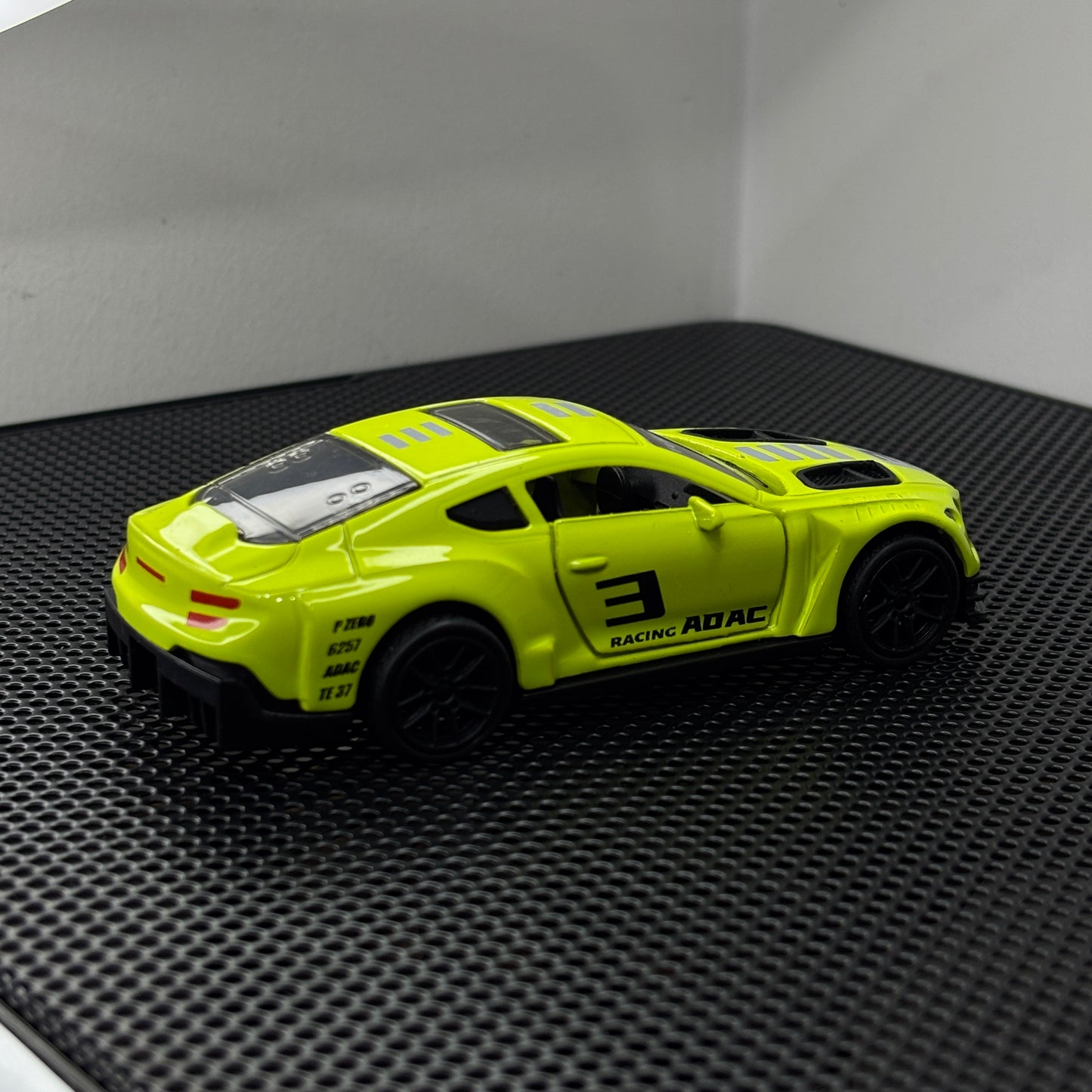 Bentley Green Graphic Die Cast Metal Body 1:43