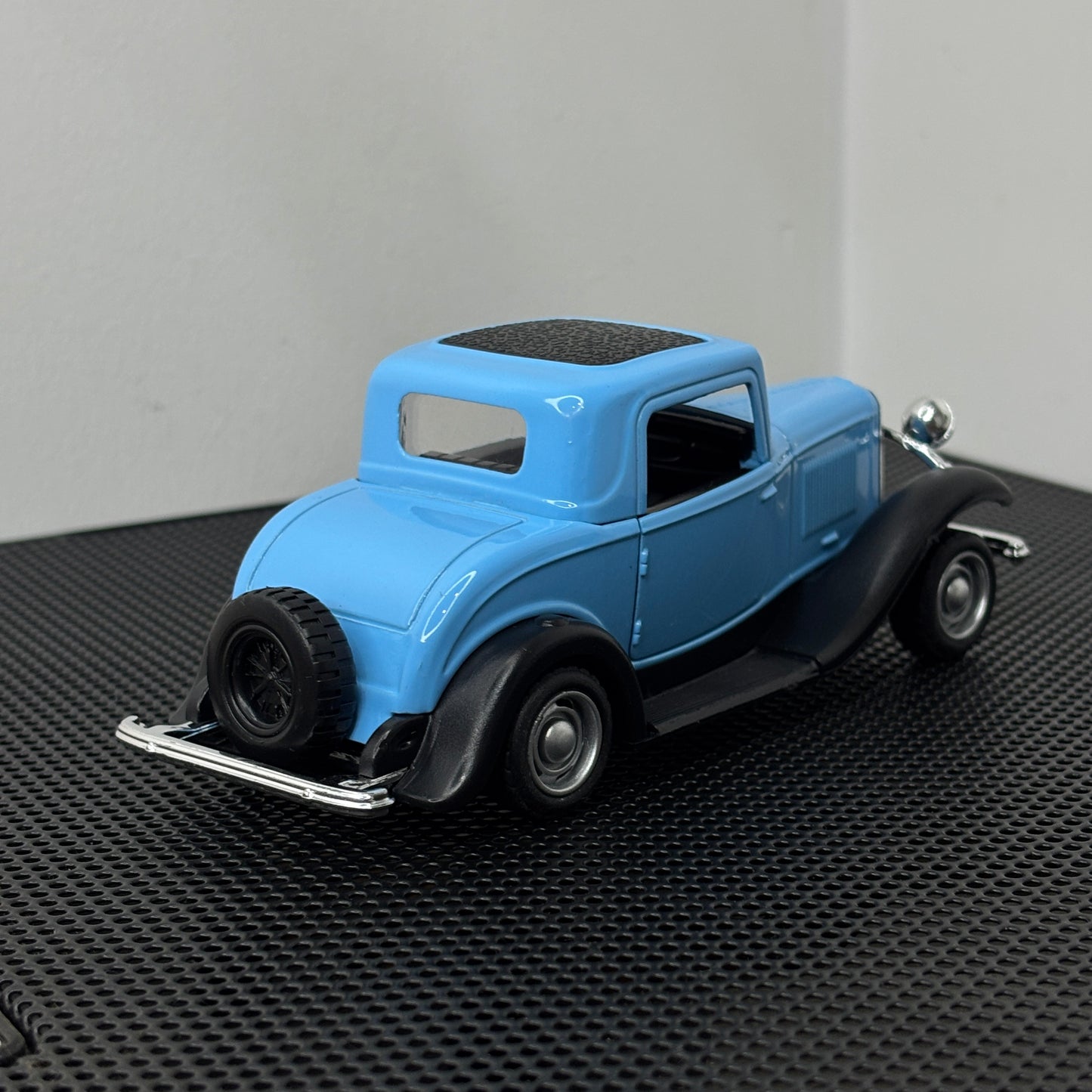 Vintage Classic Sky Blue Die Cast Model 1:36