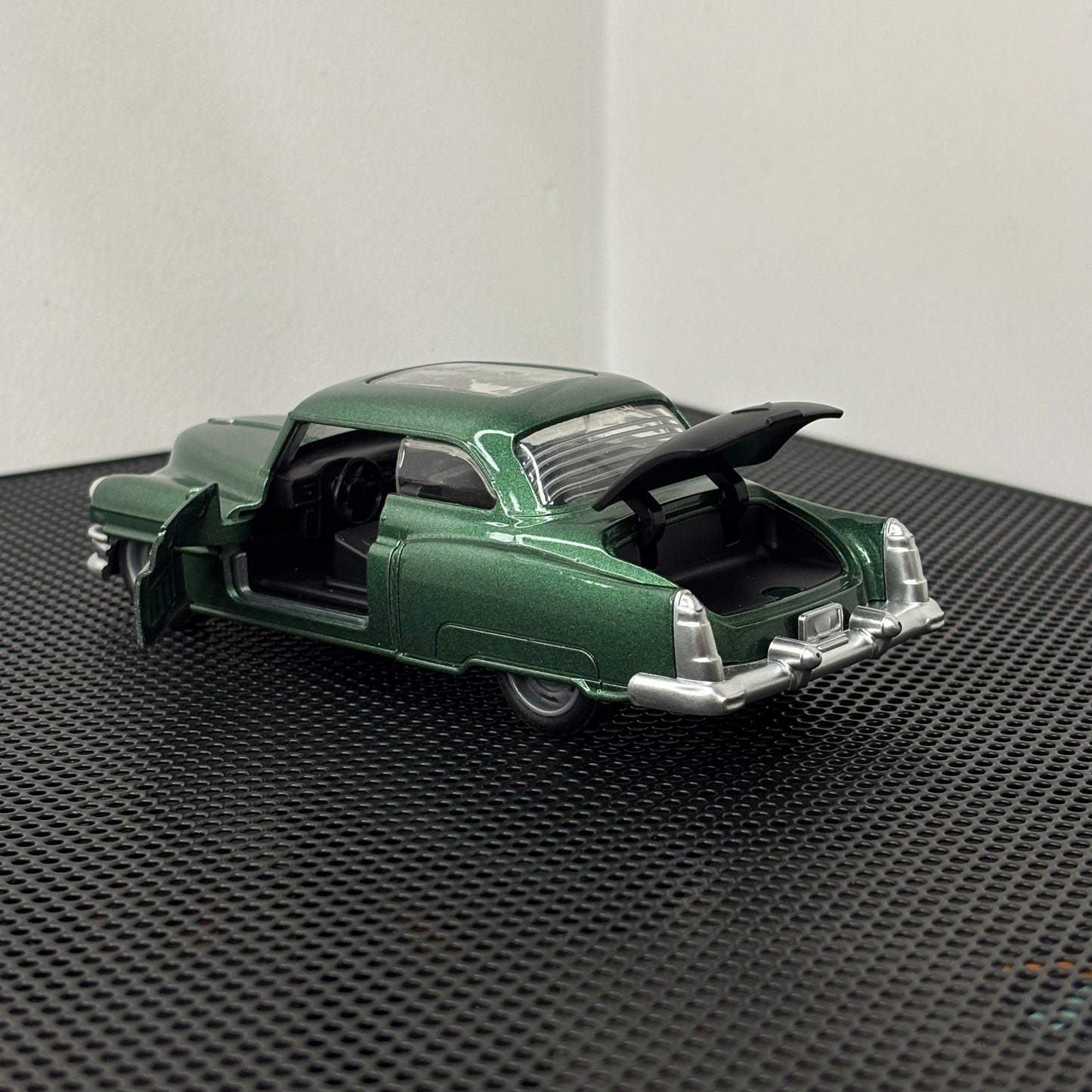 Vintage Classic Green Die Cast Model 1:36