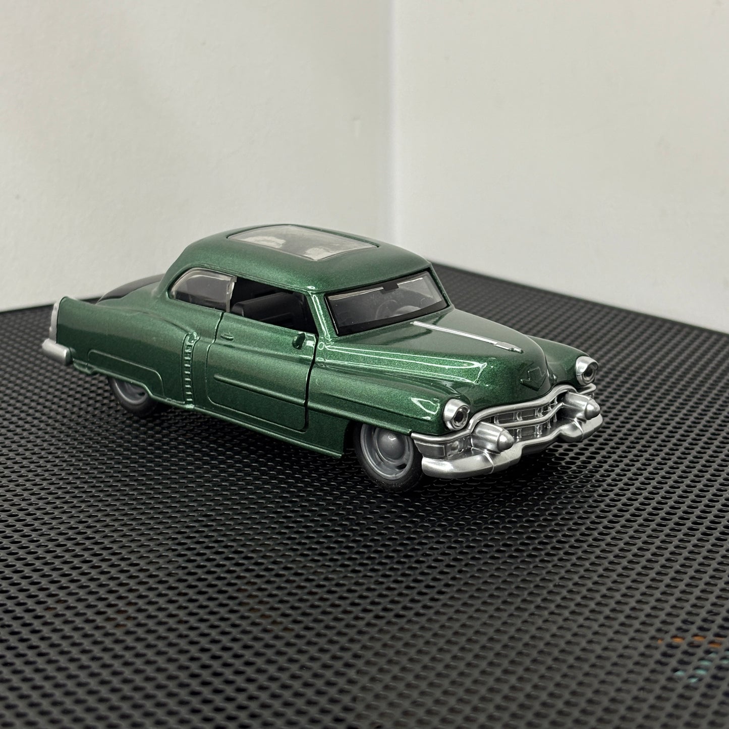 Vintage Classic Green Die Cast Model 1:36
