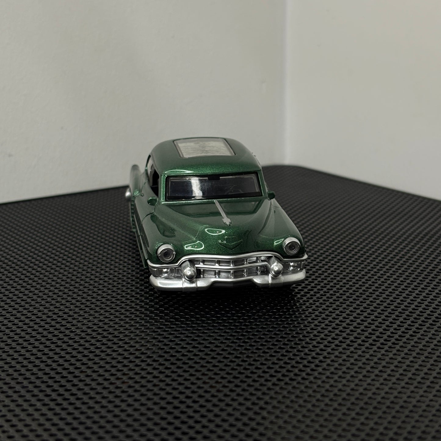 Vintage Classic Green Die Cast Model 1:36