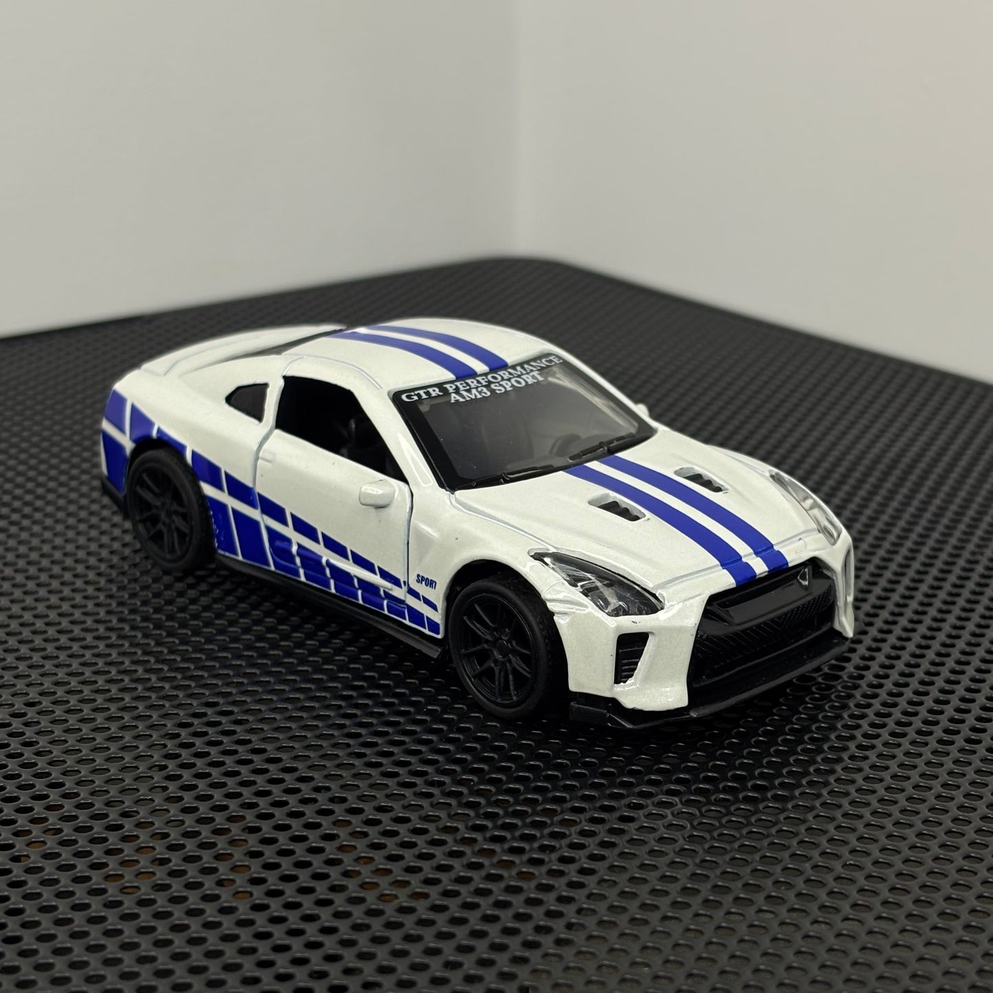 Nissan GTR R35 Graphic Diecast Metal Body 1:43