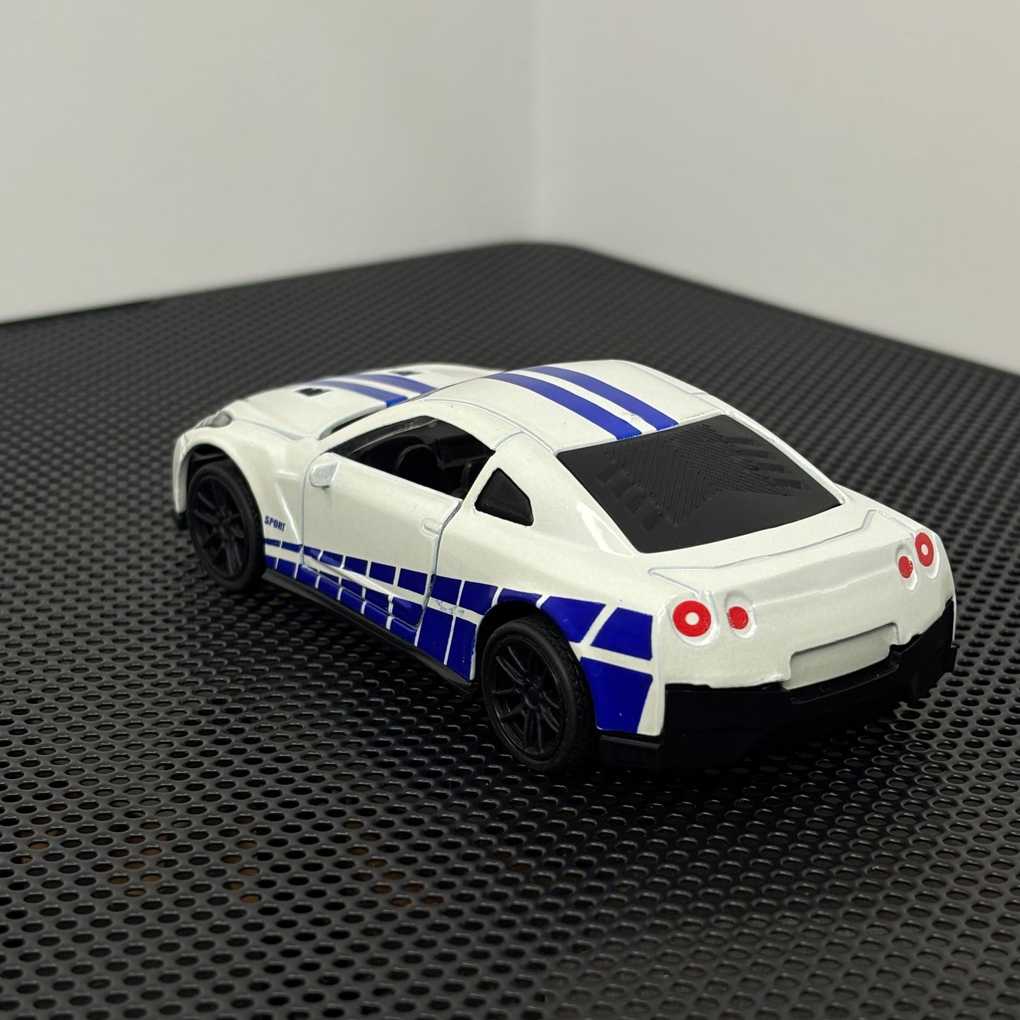 Nissan GTR R35 Graphic Diecast Metal Body 1:43