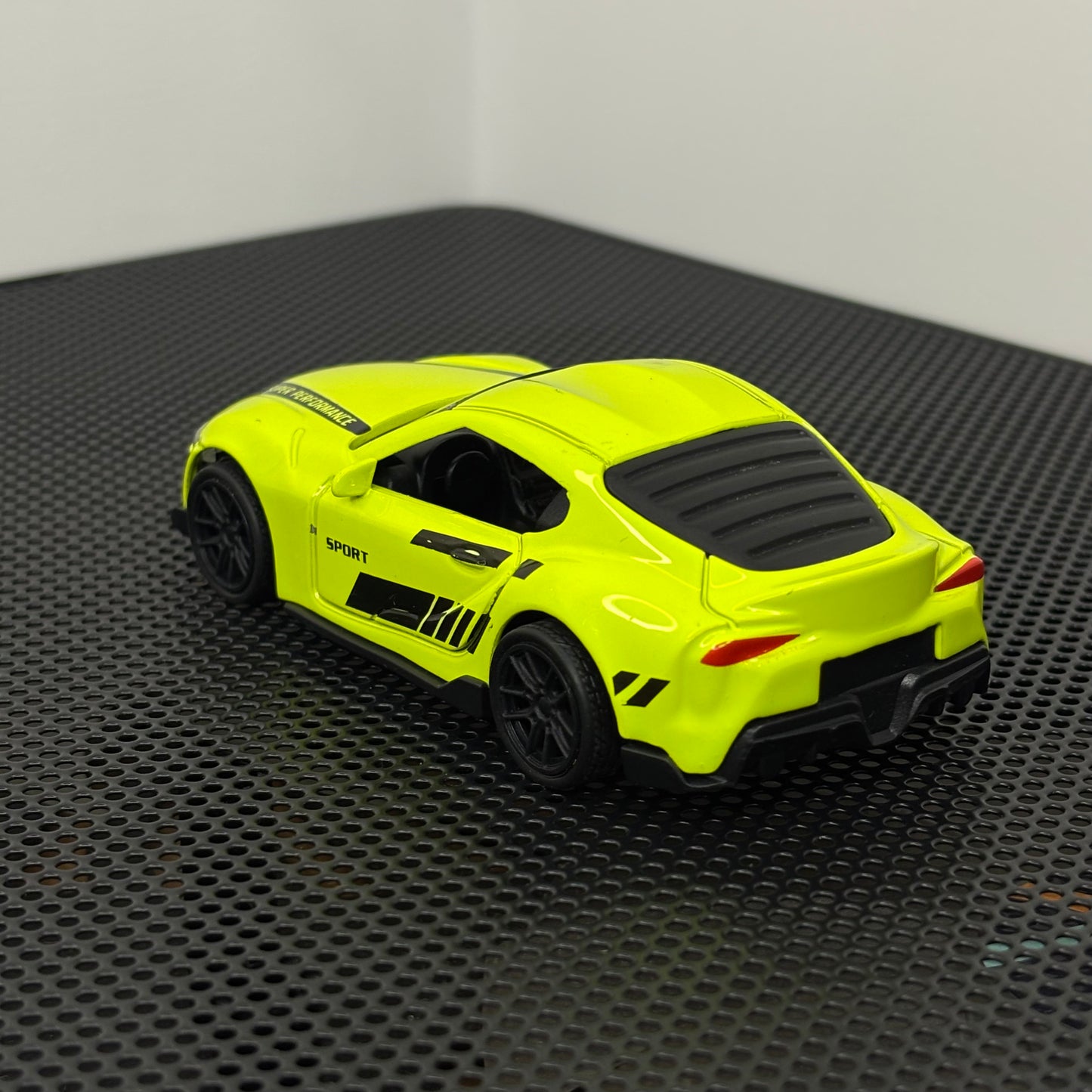 Supra Graphic Die Cast Metal Body 1:43