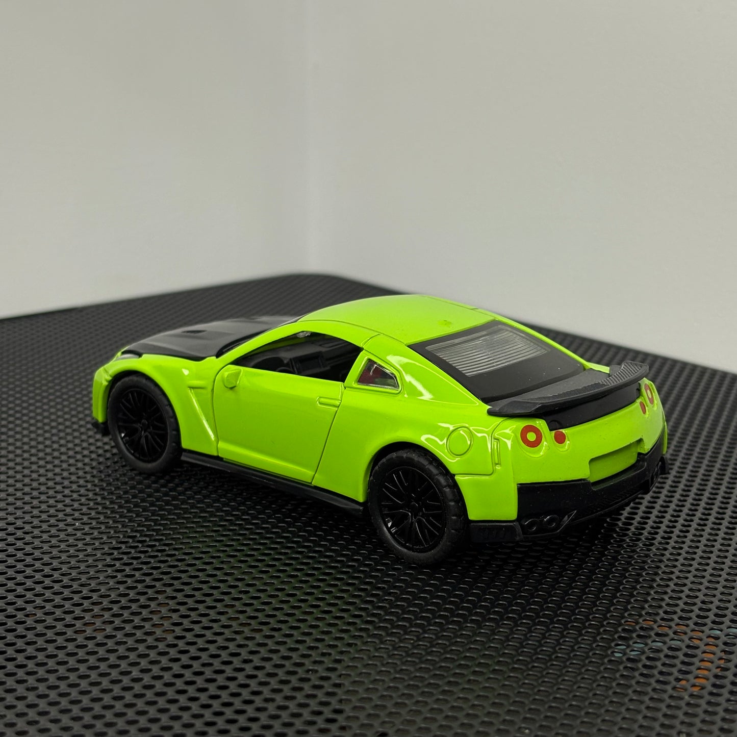 Nissan GTR Green Diecast Metal Body 1:36