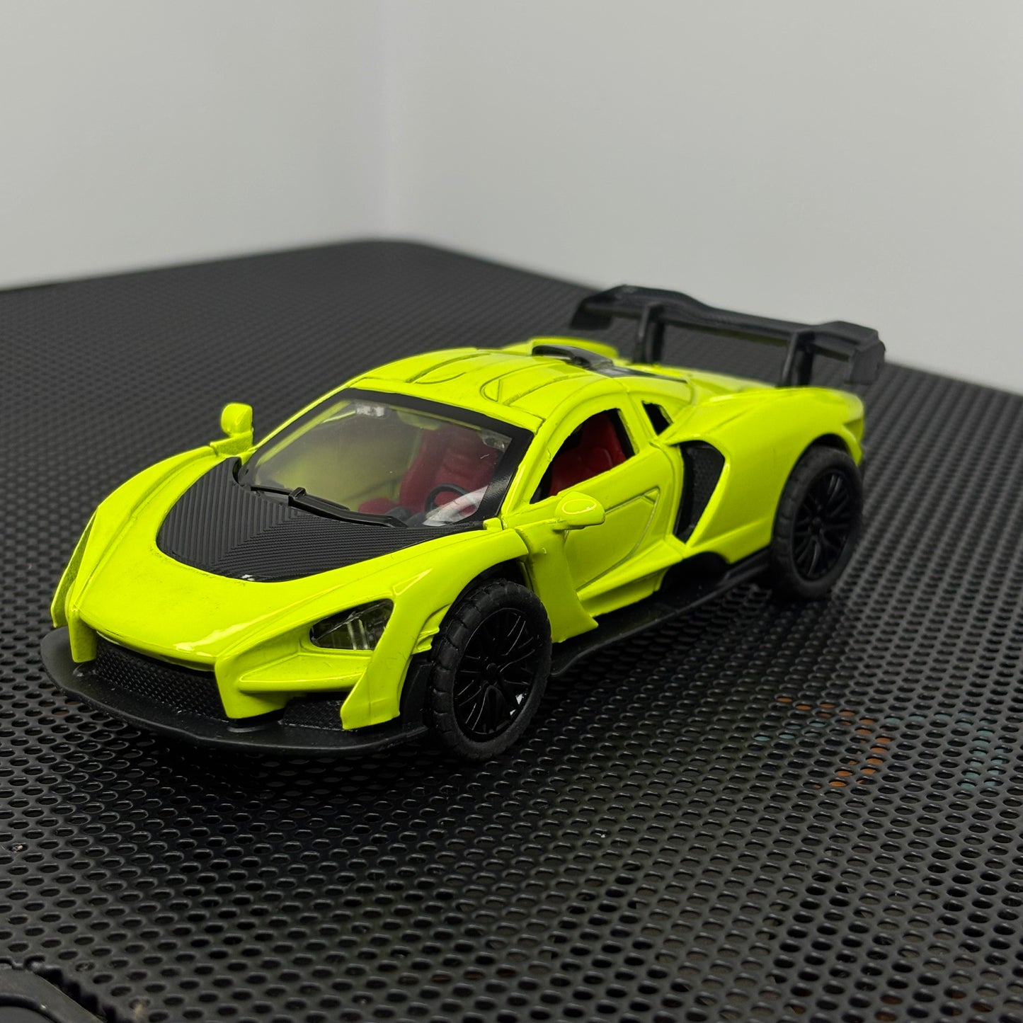 Mclaren senna Green Die Cast Metal Body