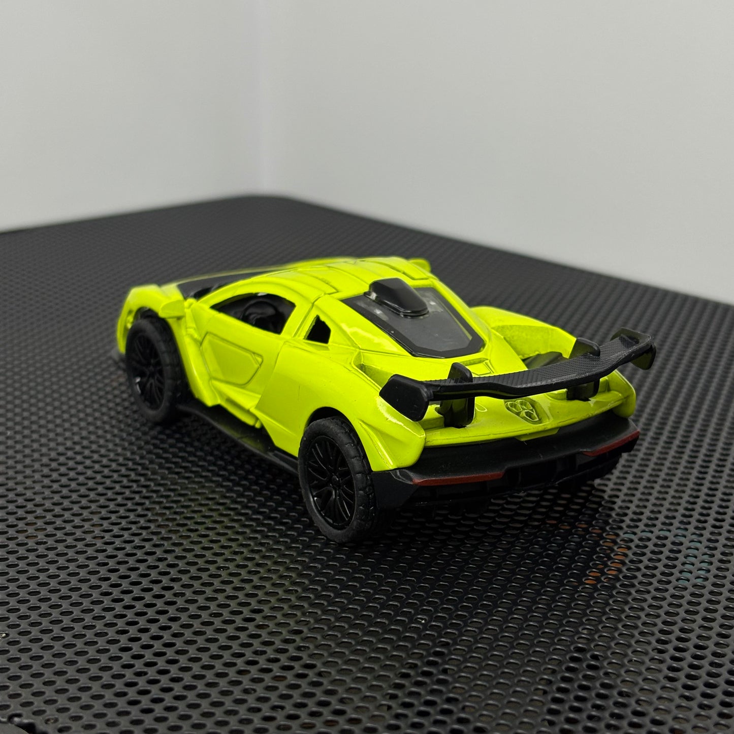 Mclaren senna Green Die Cast Metal Body