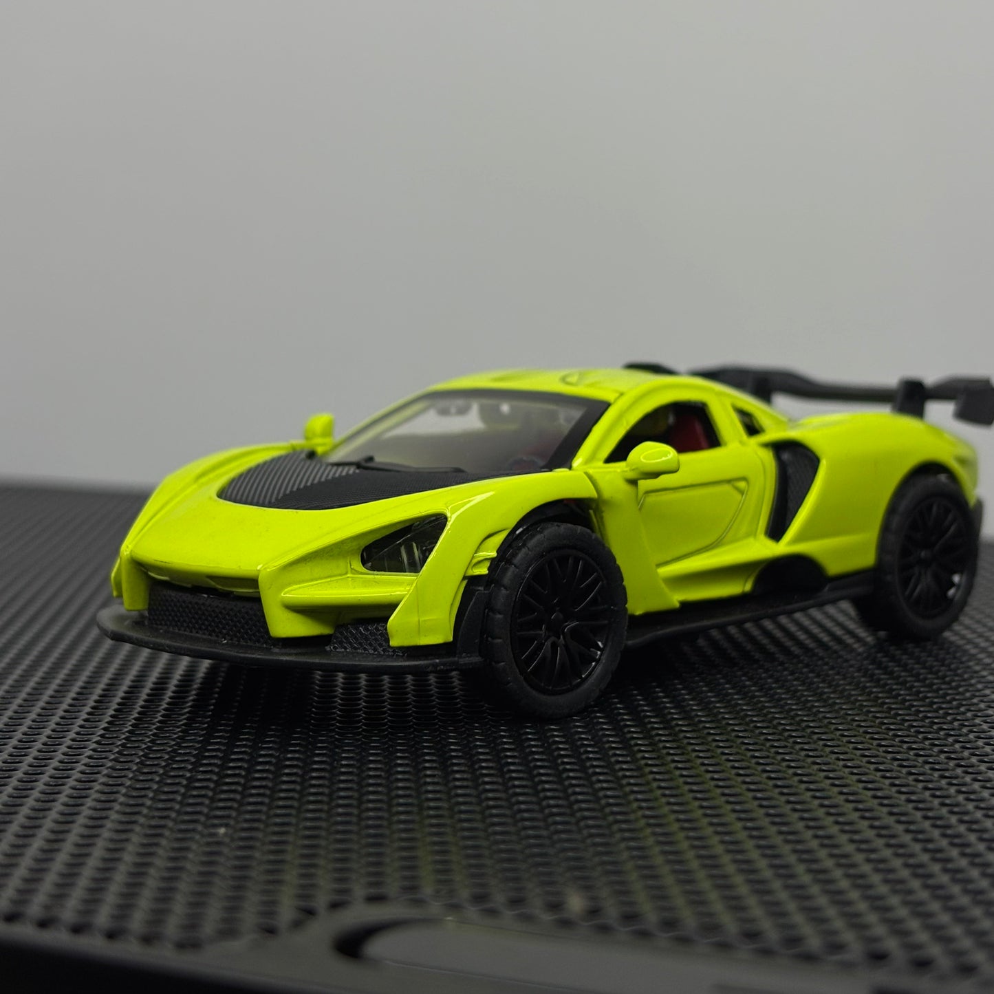 Mclaren senna Green Die Cast Metal Body
