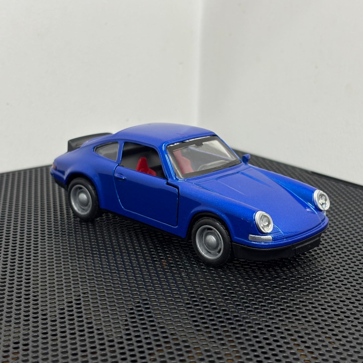 Porsche 911 3.2 Carrera Blue Die Cast Metal Car 1:36