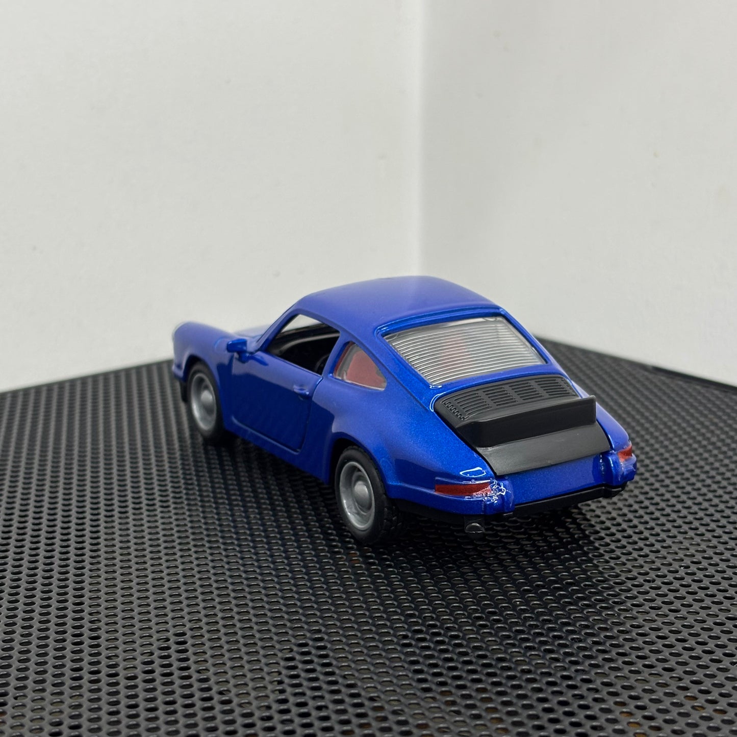 Porsche 911 3.2 Carrera Blue Die Cast Metal Car 1:36