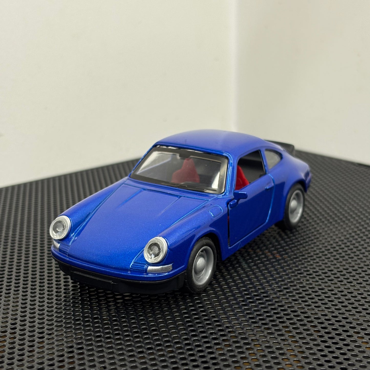 Porsche 911 3.2 Carrera Blue Die Cast Metal Car 1:36
