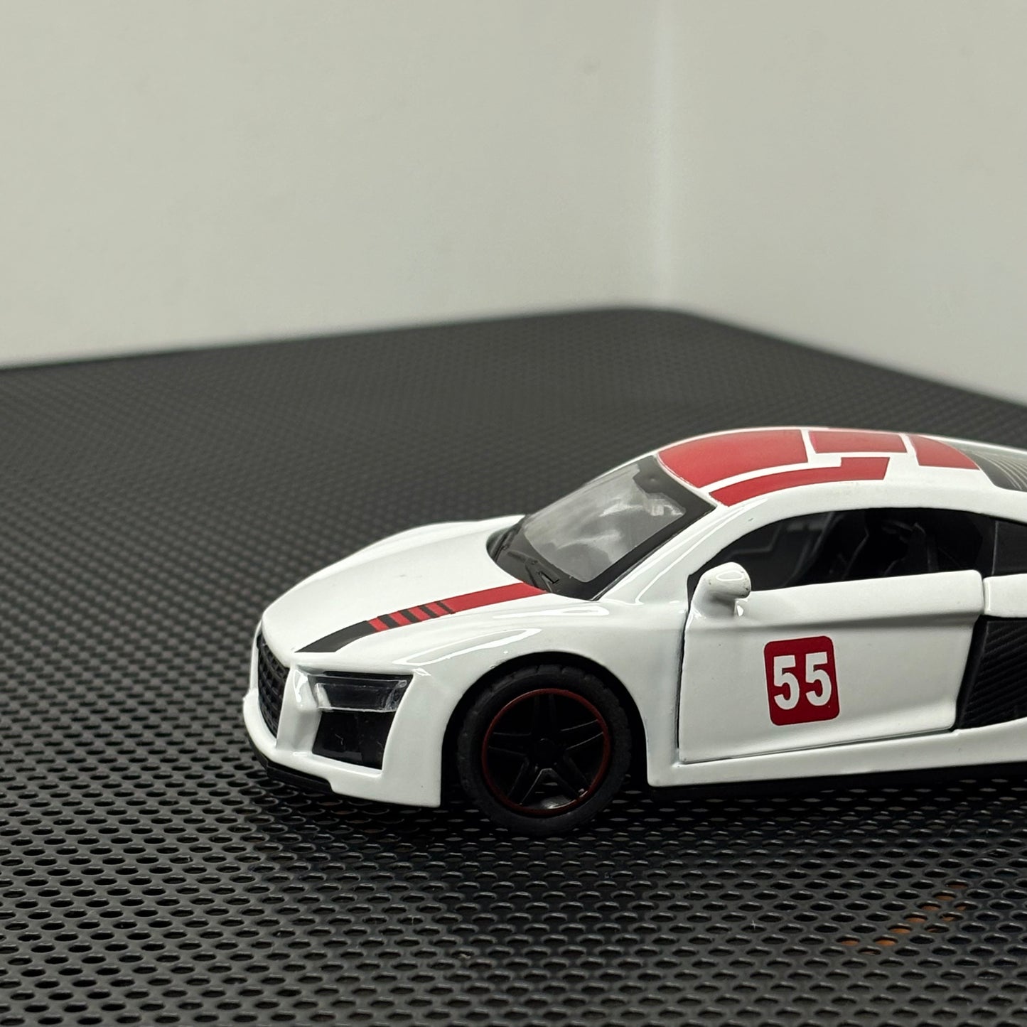 Audi white Graphics Die Cast Metal Body 1:43