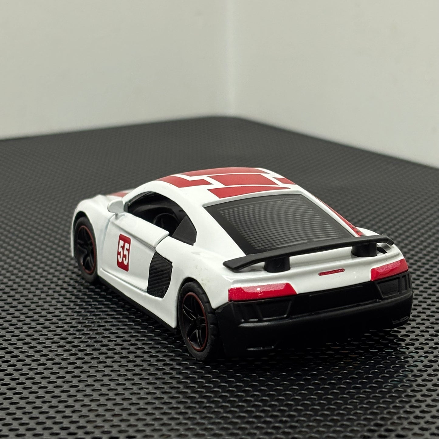 Audi white Graphics Die Cast Metal Body 1:43