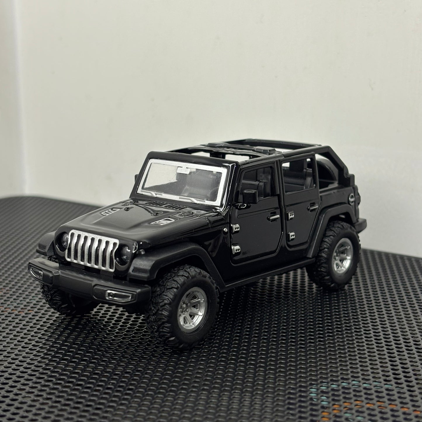 Jeep Open Die Cast Black Metal Body 1:36