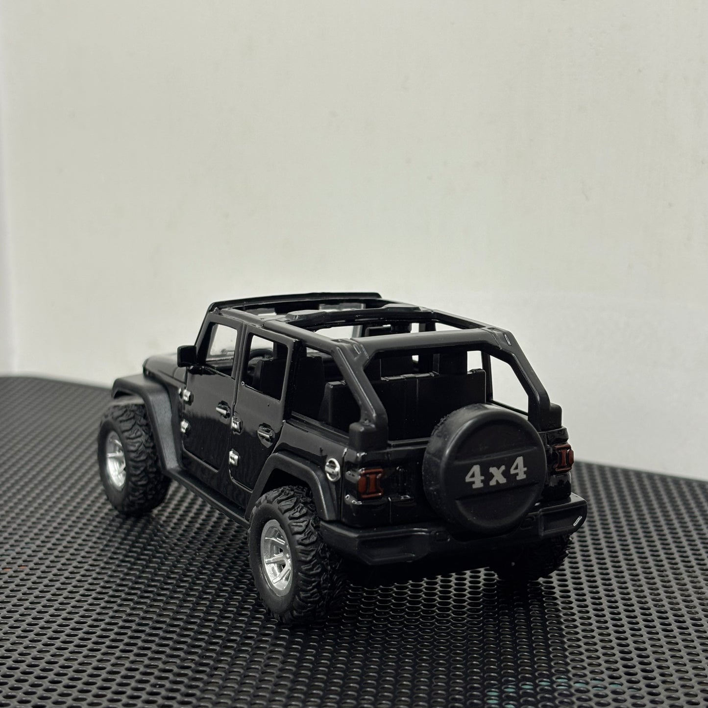 Jeep Open Die Cast Black Metal Body 1:36