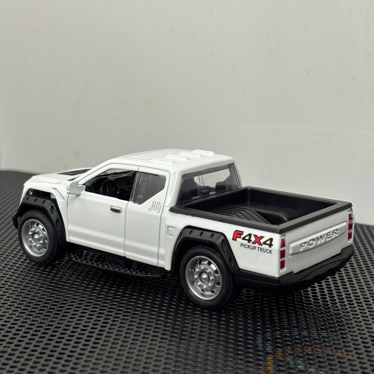 Pickup 4x4 Die-Cast Metal Toy Car White – 1:36 Scale, Pullback, Opening Doors