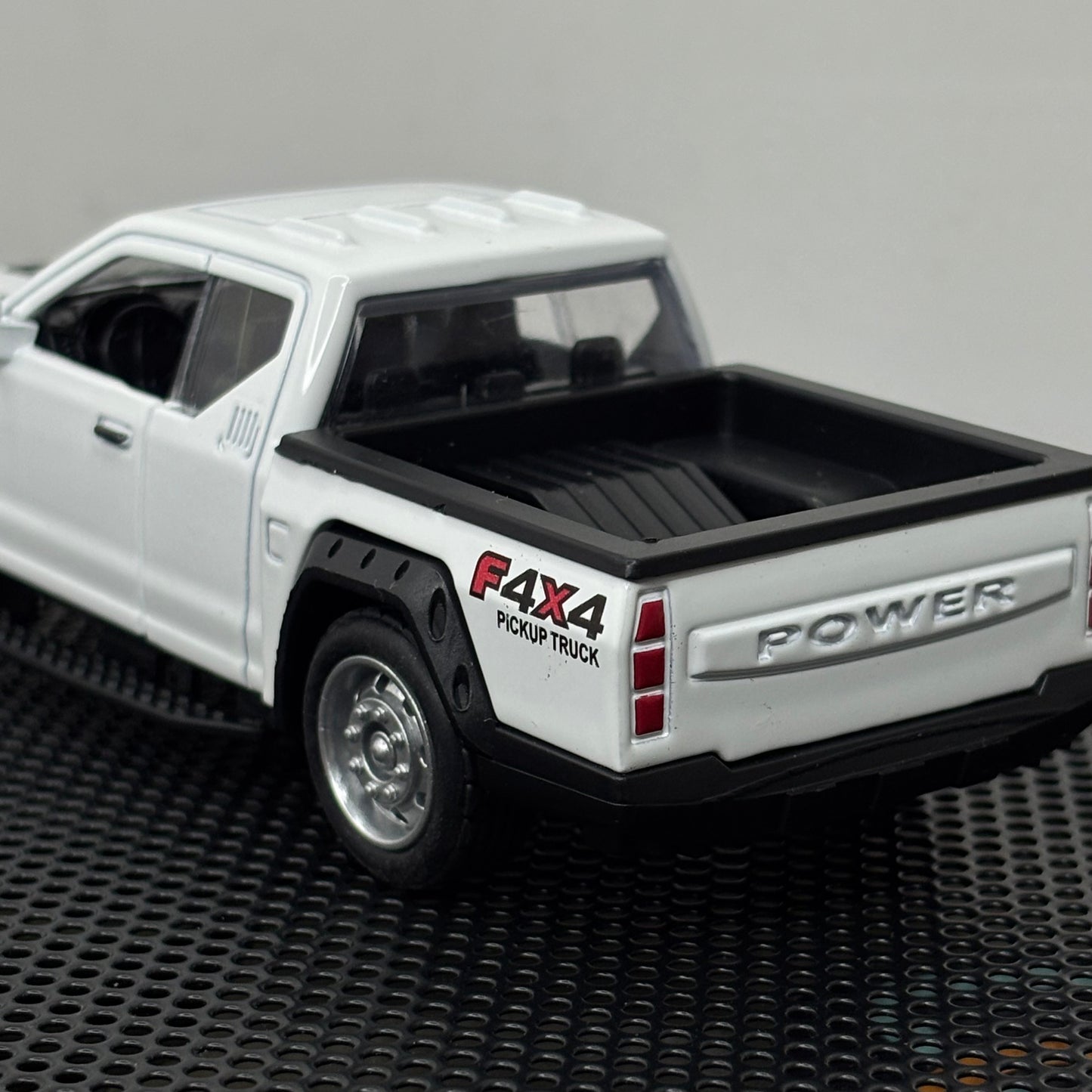 Pickup 4x4 Die-Cast Metal Toy Car White – 1:36 Scale, Pullback, Opening Doors