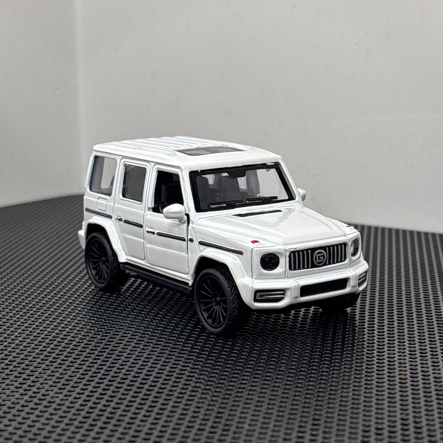 Mercedes G-Wagon White 1:43 Diecast Model Car – Premium Metal Body Luxury SUV Miniature Collectible