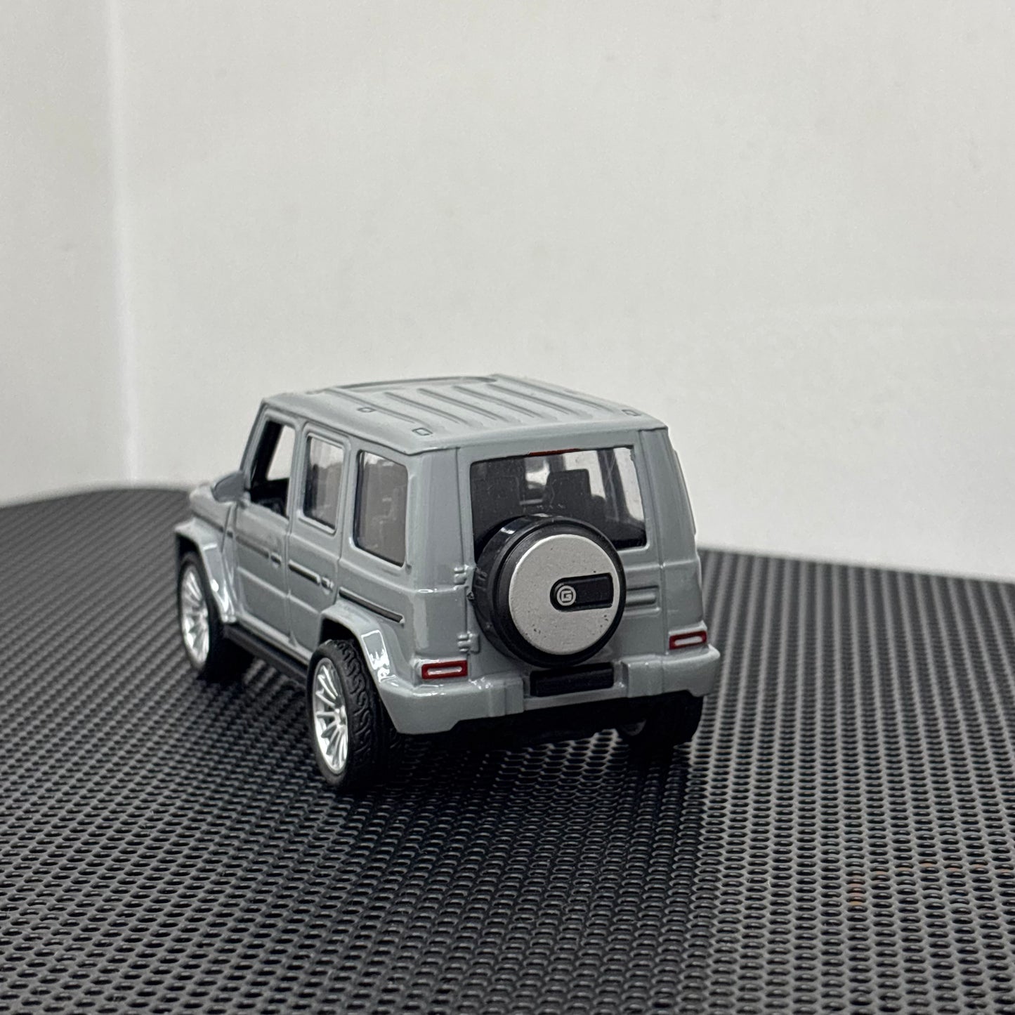 G-Wagon Grey 1:43 Diecast SUV Model Car – Metal Body, Pull-Back Action