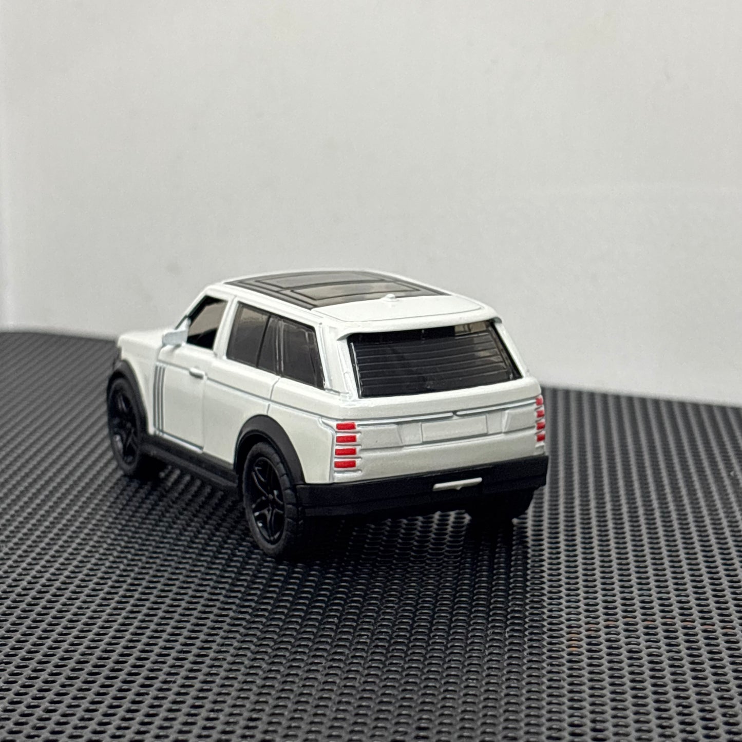 Range Rover White 1:43 Diecast Car | Metal Body Luxury SUV Model | Pull-Back Action Toy for Kids & Collectors