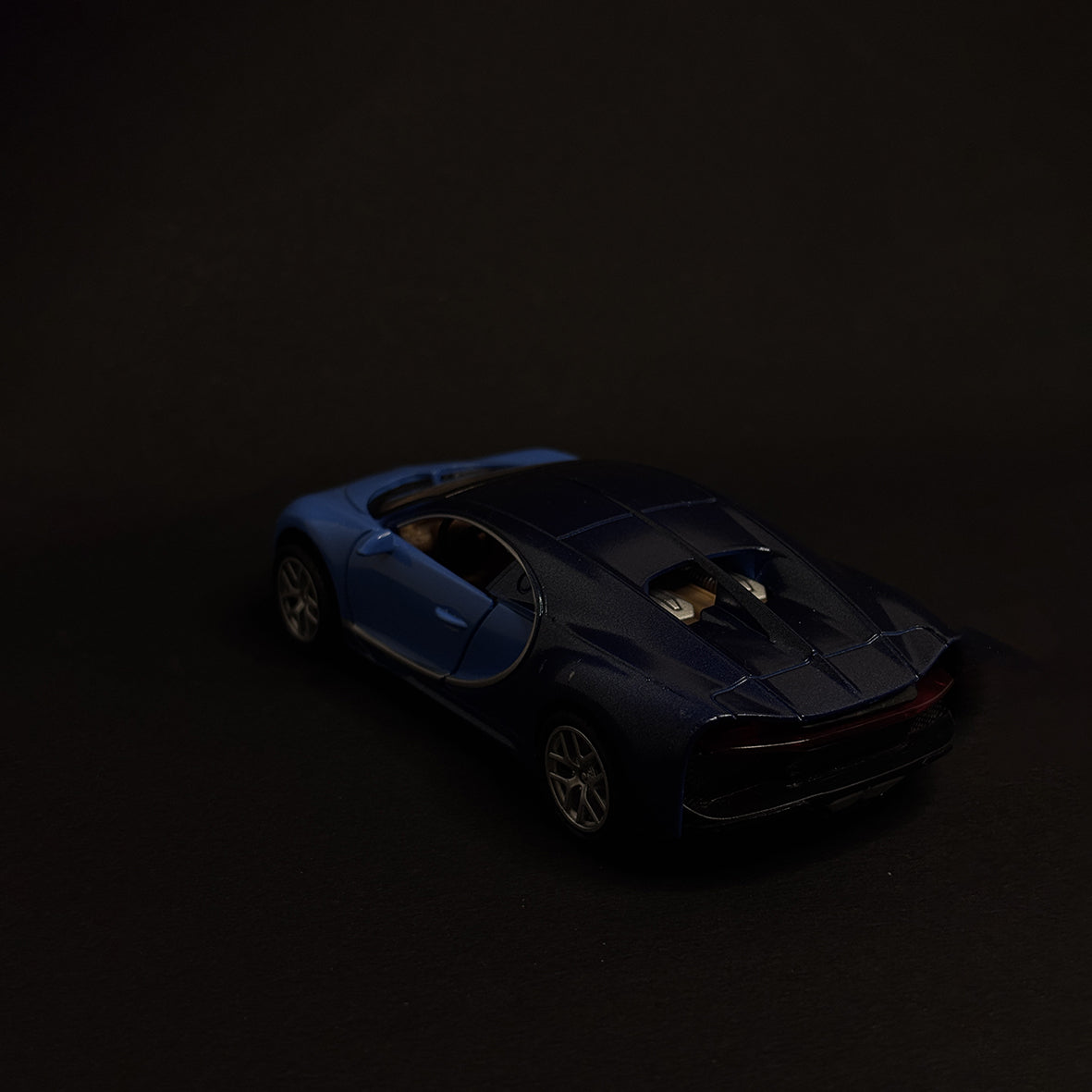 Bugatti Chiron Blue Metal Body