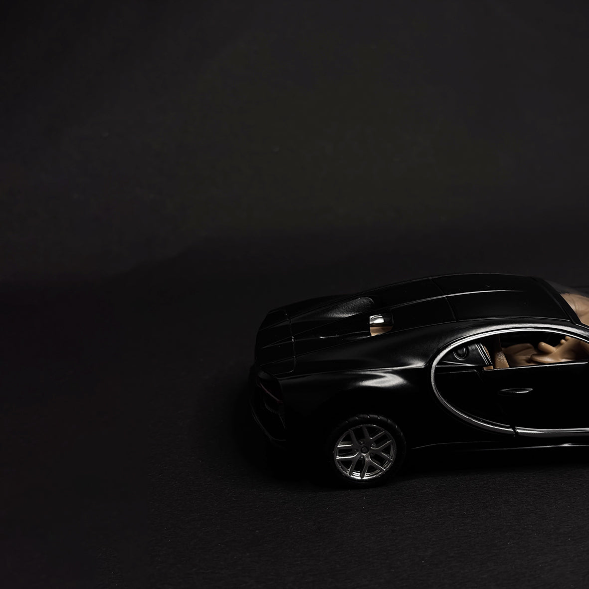 Bugatti Chiron Black Metal Body