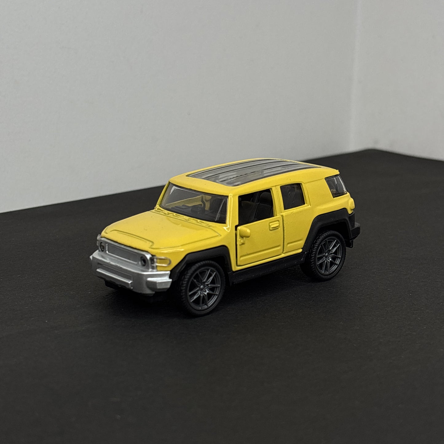 FJ Cruiser Yellow Die Cast Metal Body 1:43