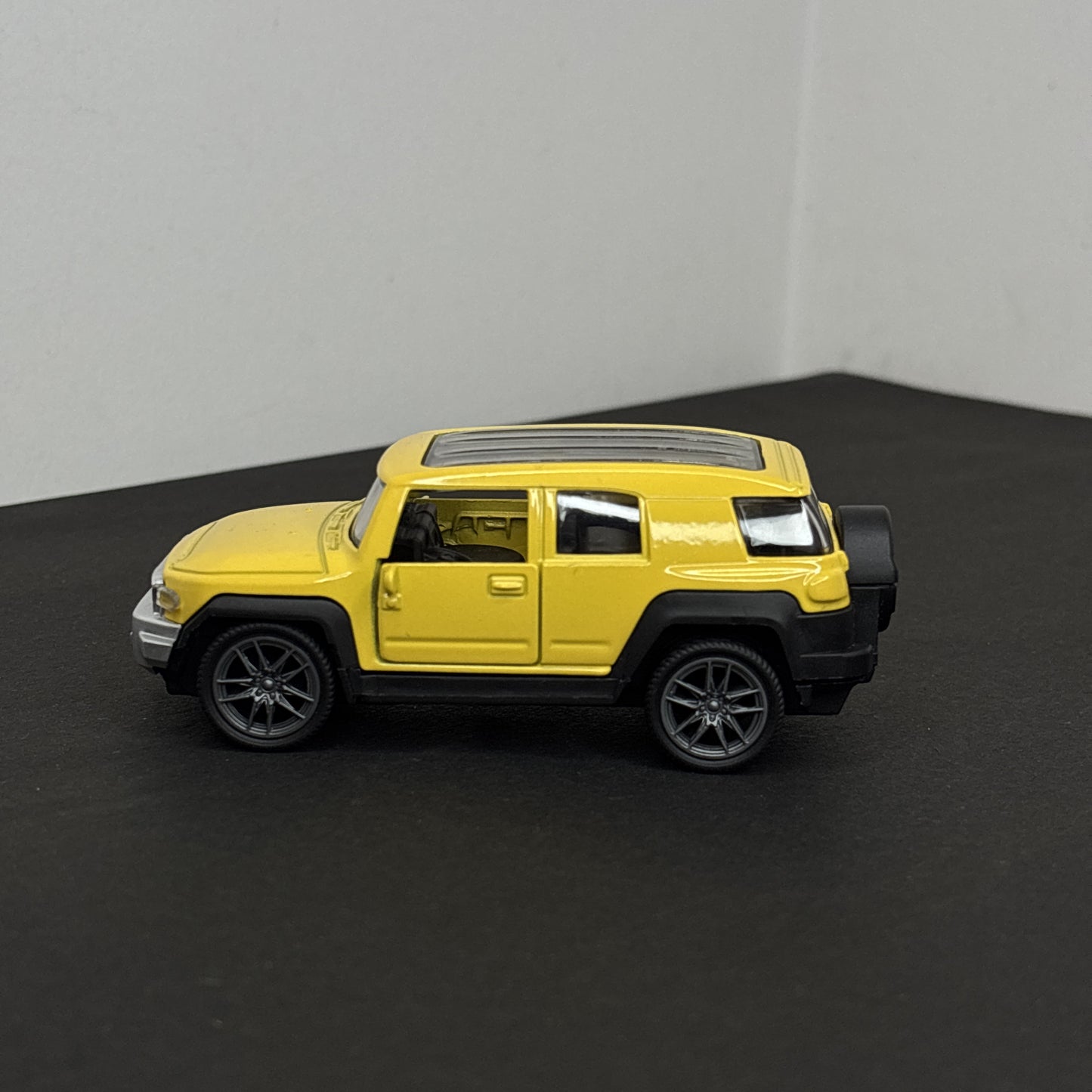 FJ Cruiser Yellow Die Cast Metal Body 1:43