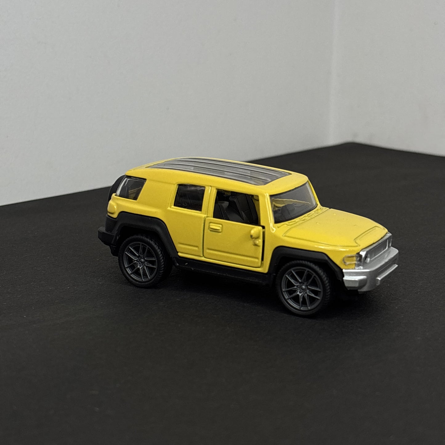 FJ Cruiser Yellow Die Cast Metal Body 1:43
