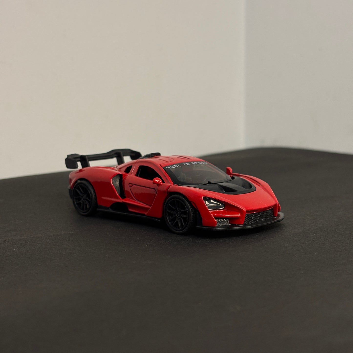 Mclaren senna Die Cast Metal Body 1:43