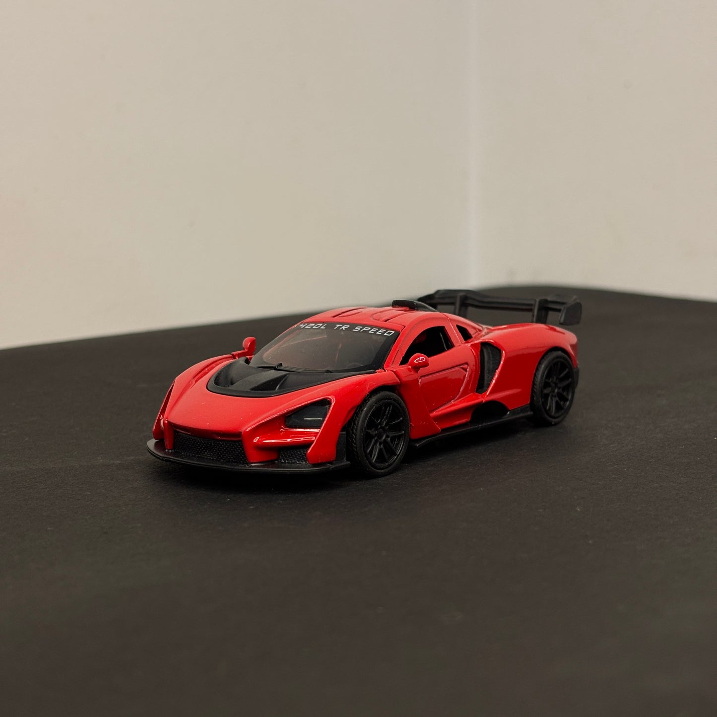 Mclaren senna Die Cast Metal Body 1:43