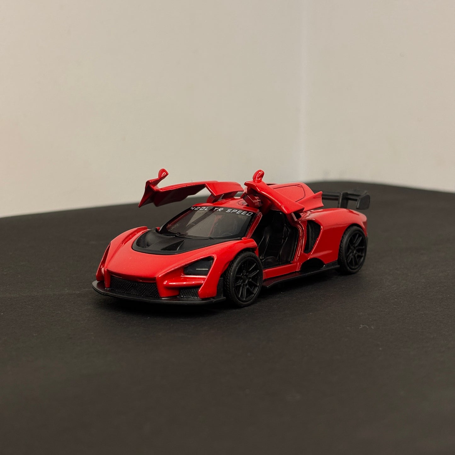 Mclaren senna Die Cast Metal Body 1:43