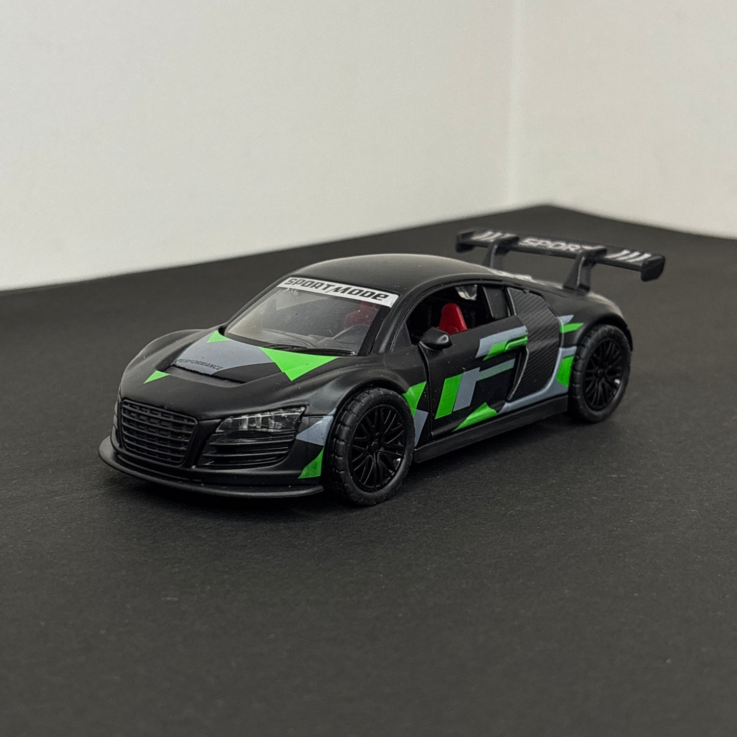 Audi R8 Sport Metal Car 1:36