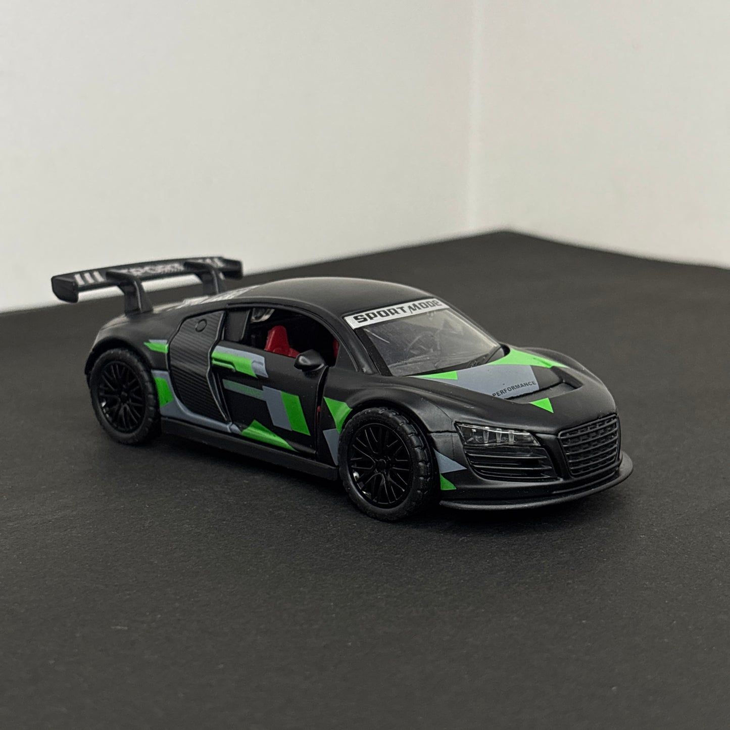 Audi R8 Sport Metal Car 1:36