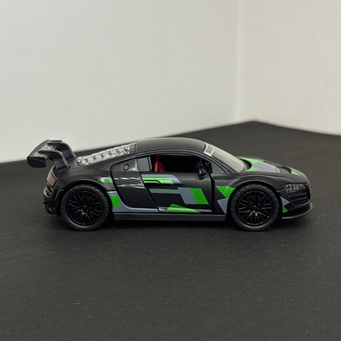 Audi R8 Sport Metal Car 1:36